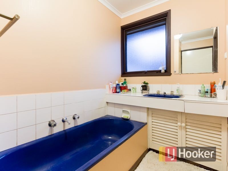 8 David Avenue, Cranbourne VIC 3977