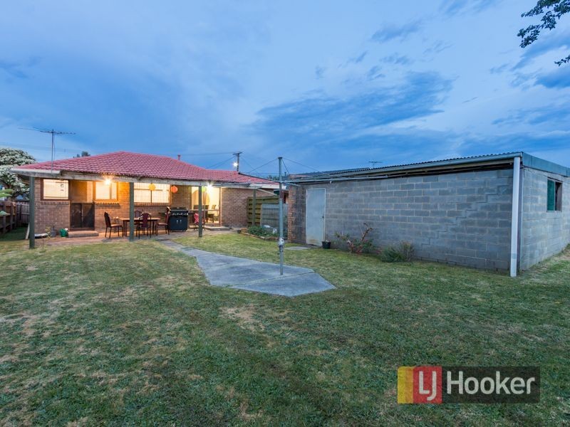 8 David Avenue, Cranbourne VIC 3977