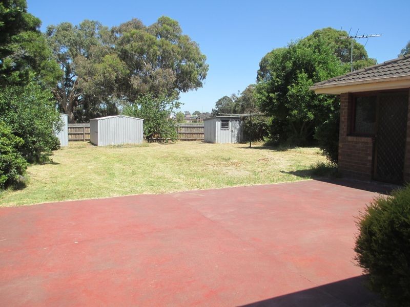 27 Strong Drive, Hampton Park VIC 3976