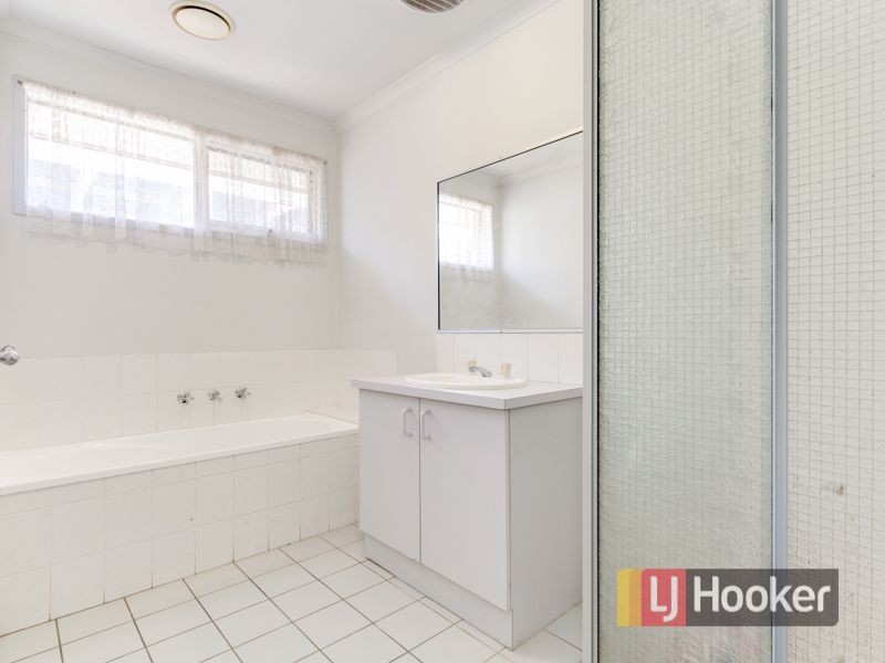 62 Strong Drive, Hampton Park VIC 3976