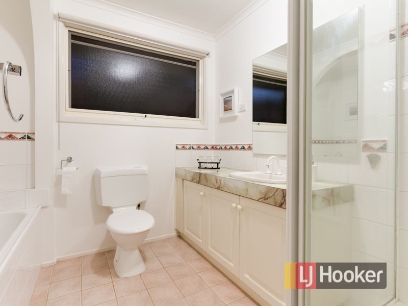 4 Yarrow Court, Berwick VIC 3806