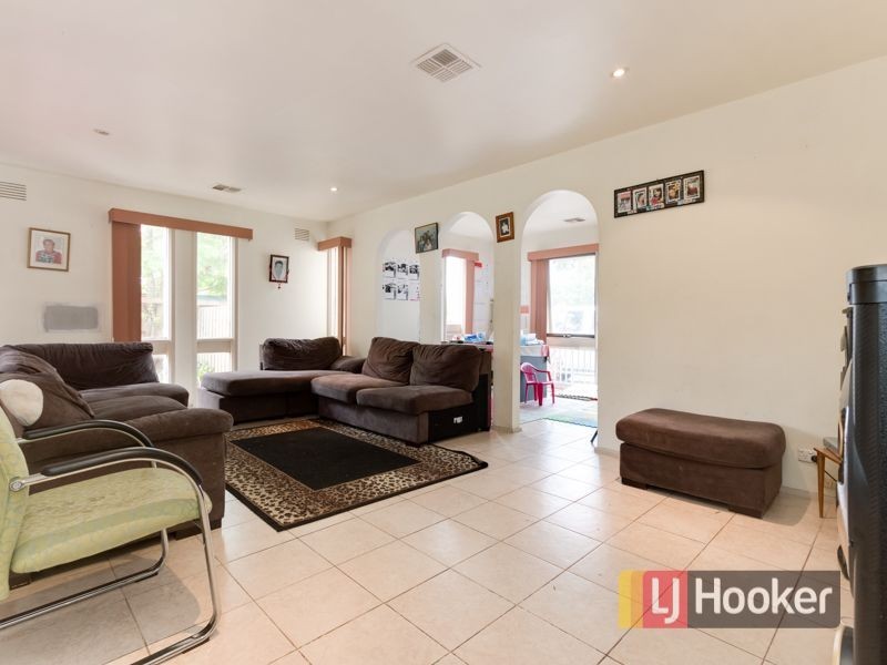 19 Somerville Road, Hampton Park VIC 3976