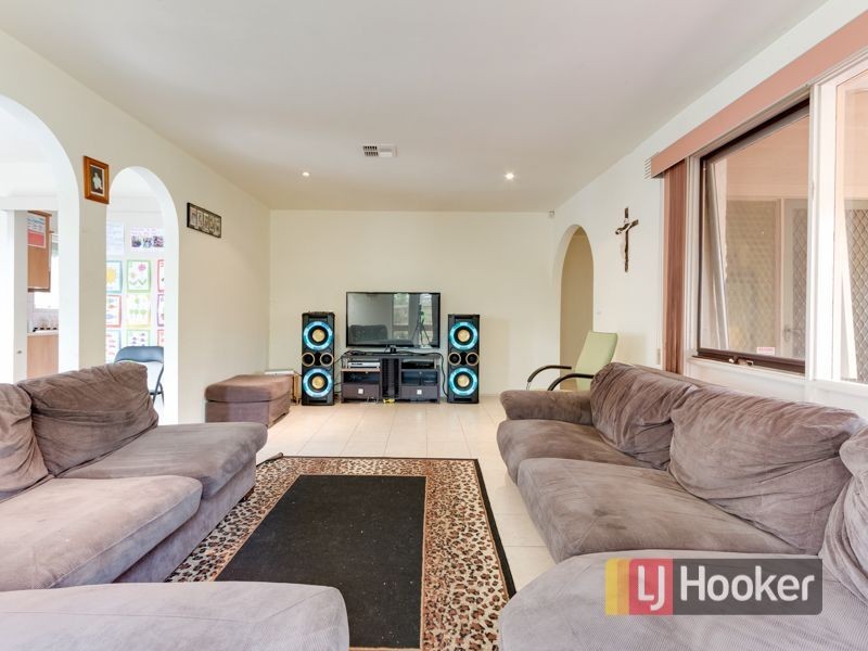 19 Somerville Road, Hampton Park VIC 3976
