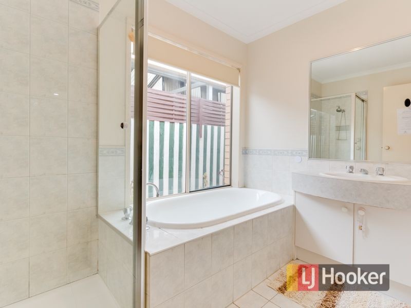 10 Mariner Close, Cranbourne North VIC 3977