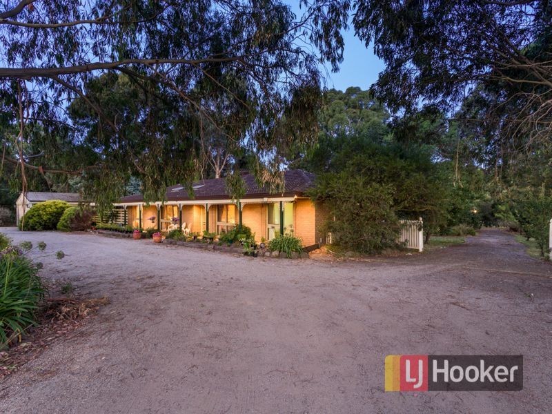 32 Mayfield Road, Cranbourne East VIC 3977