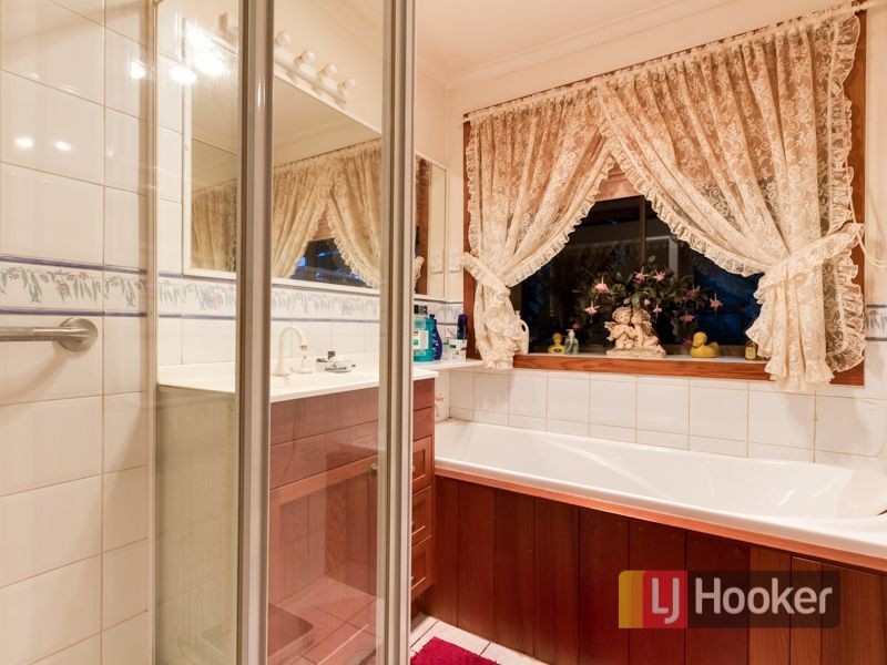 32 Mayfield Road, Cranbourne East VIC 3977
