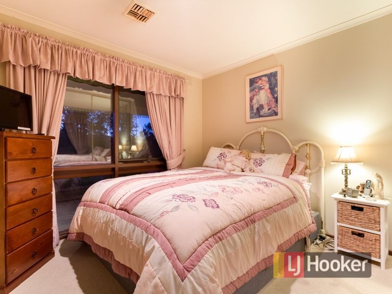 32 Mayfield Road, Cranbourne East VIC 3977