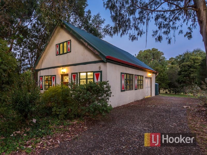 32 Mayfield Road, Cranbourne East VIC 3977