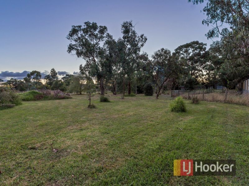 32 Mayfield Road, Cranbourne East VIC 3977