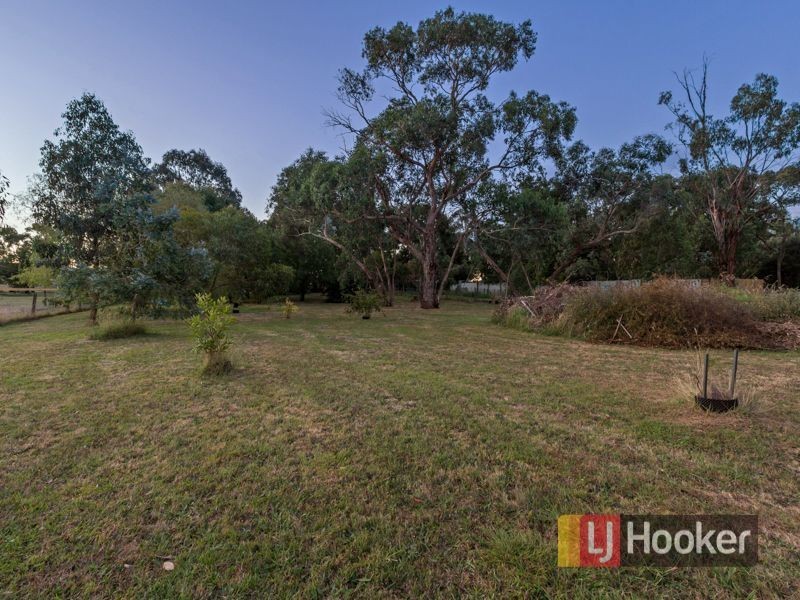 32 Mayfield Road, Cranbourne East VIC 3977