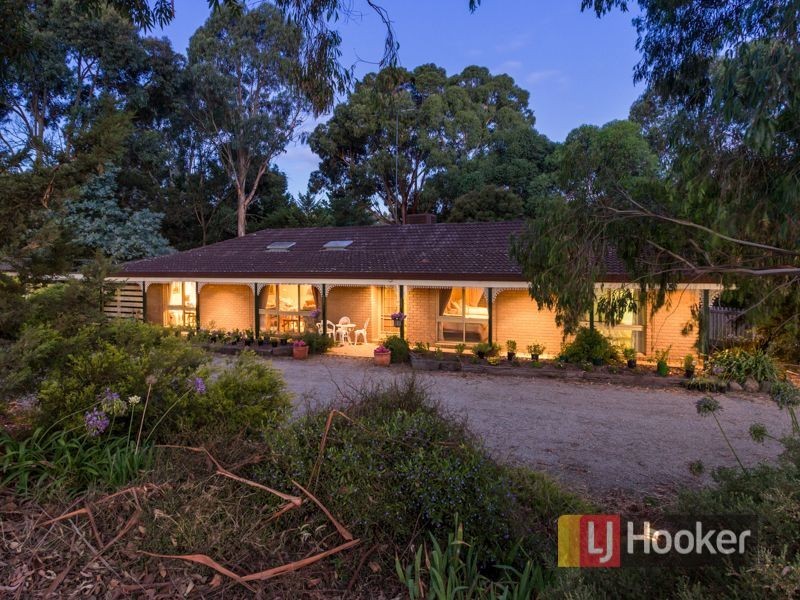 32 Mayfield Road, Cranbourne East VIC 3977