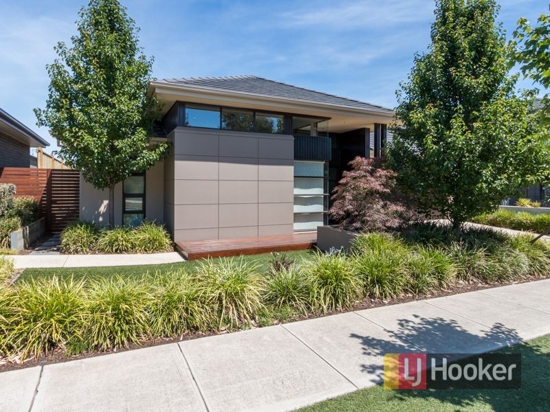 8 Red Maple Drive, Cranbourne VIC 3977