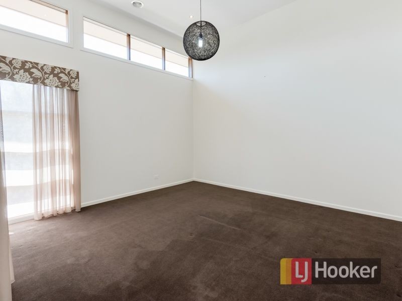 8 Red Maple Drive, Cranbourne VIC 3977