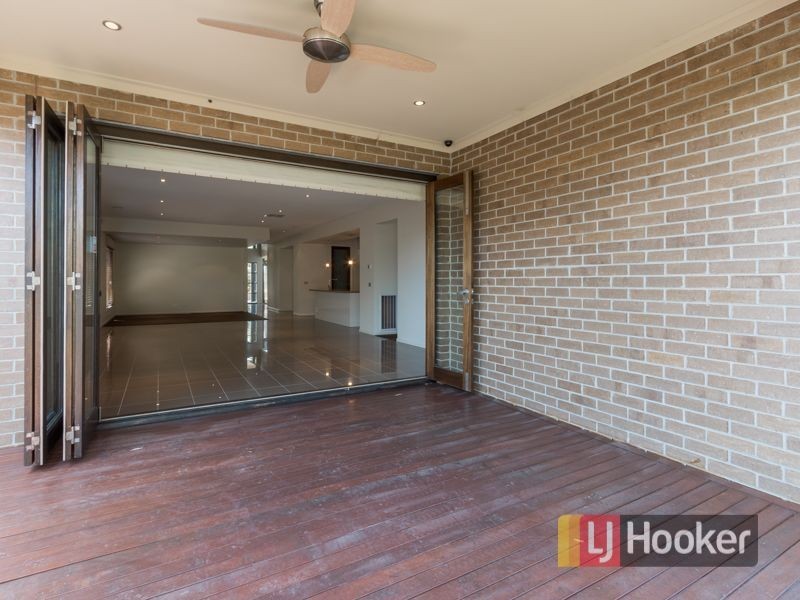 8 Red Maple Drive, Cranbourne VIC 3977
