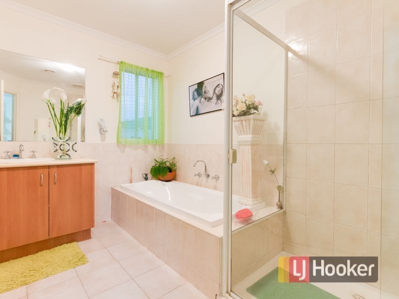 109 Montbrae Circuit, Narre Warren North VIC 3804