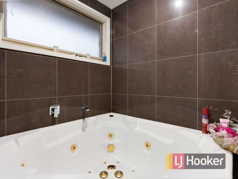 7 Delacombe Drive, Hampton Park VIC 3976