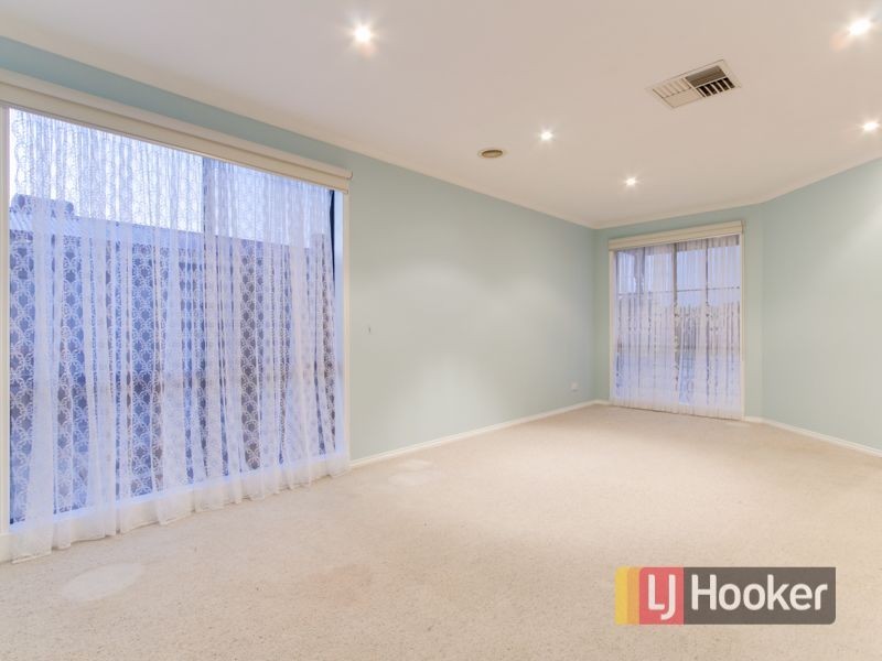 89 Laura Drive, Hampton Park VIC 3976