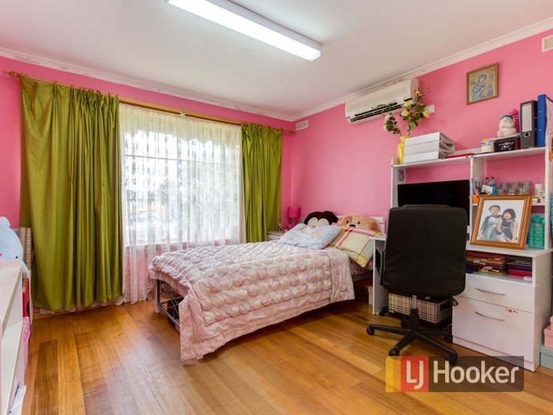 13 McLaughlan Avenue, Eumemmerring VIC 3177
