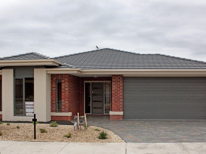 41 Nature Circuit, Cranbourne North VIC 3977