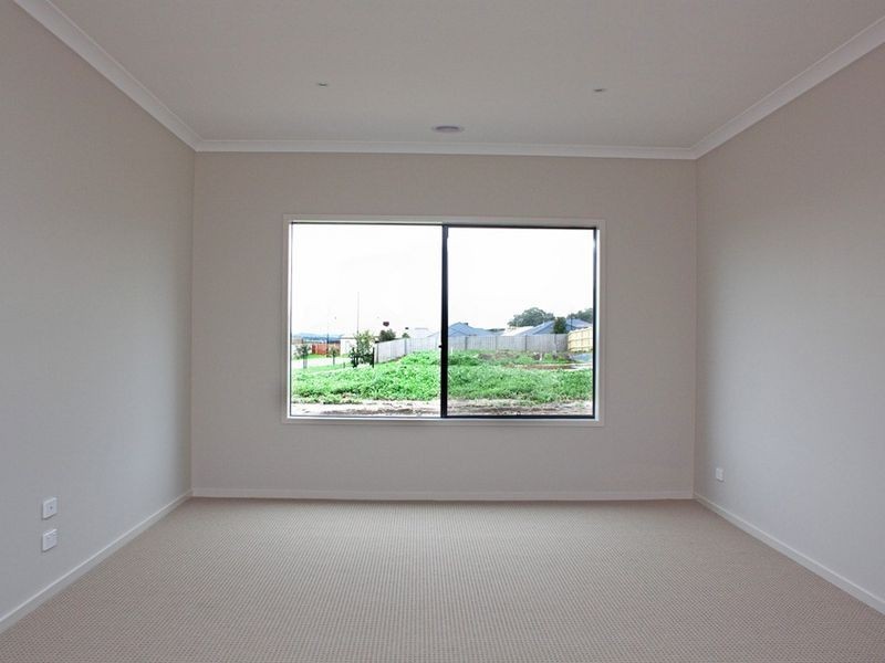 41 Nature Circuit, Cranbourne North VIC 3977