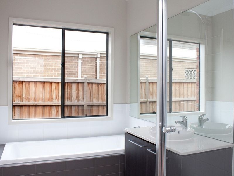 41 Nature Circuit, Cranbourne North VIC 3977