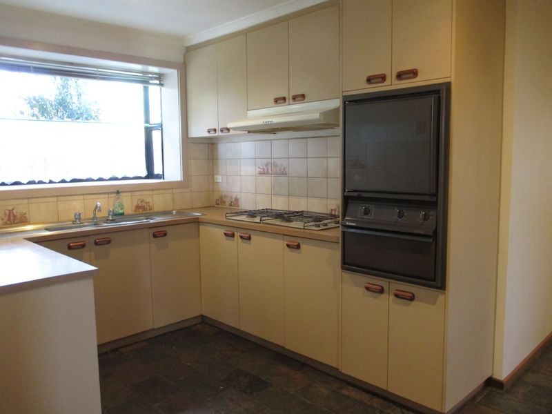 24 Beth Court, Hampton Park VIC 3976