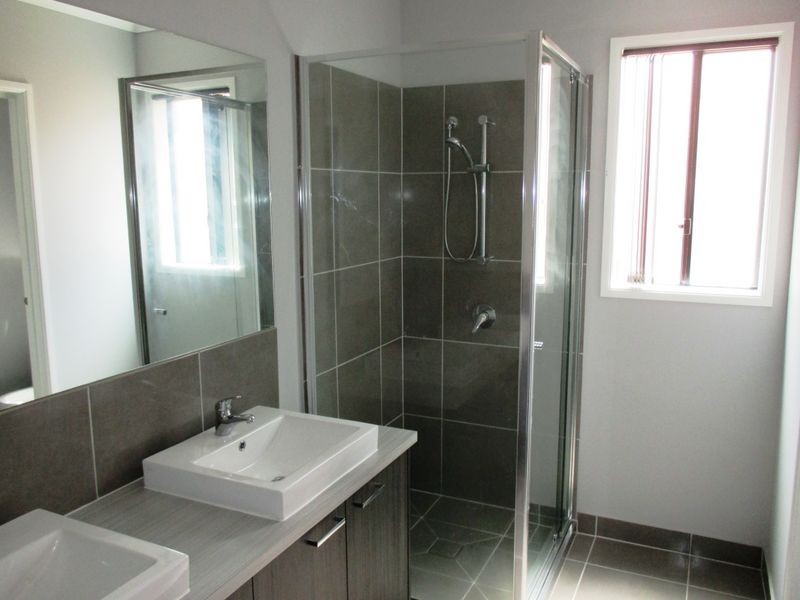 10 Dellinea Street, Cranbourne North VIC 3977