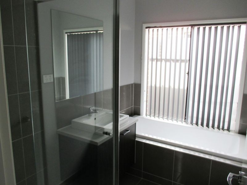 10 Dellinea Street, Cranbourne North VIC 3977