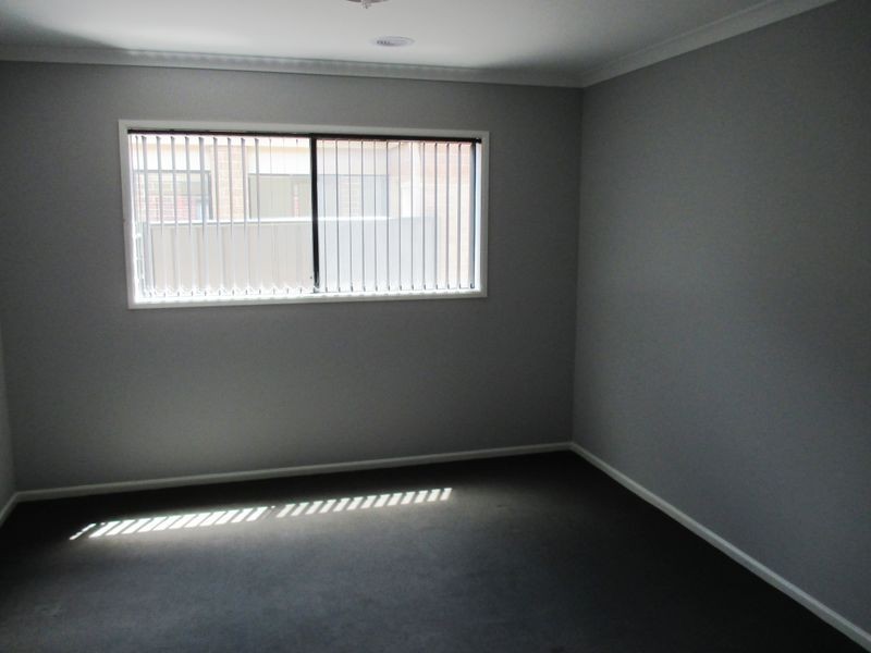 10 Dellinea Street, Cranbourne North VIC 3977