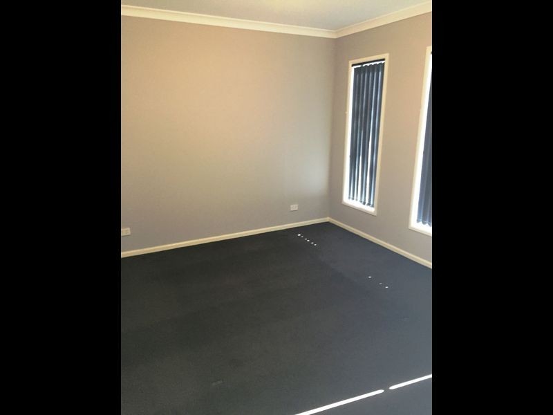 10 Dellinea Street, Cranbourne North VIC 3977