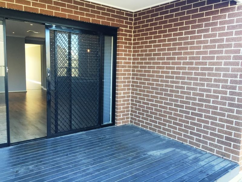 10 Dellinea Street, Cranbourne North VIC 3977