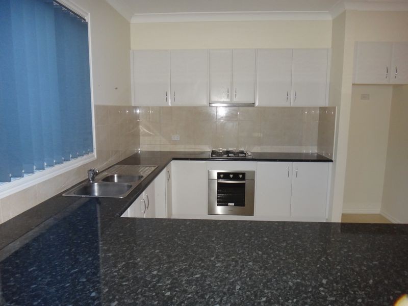 21 Baynton Crescent, Lynbrook VIC 3975