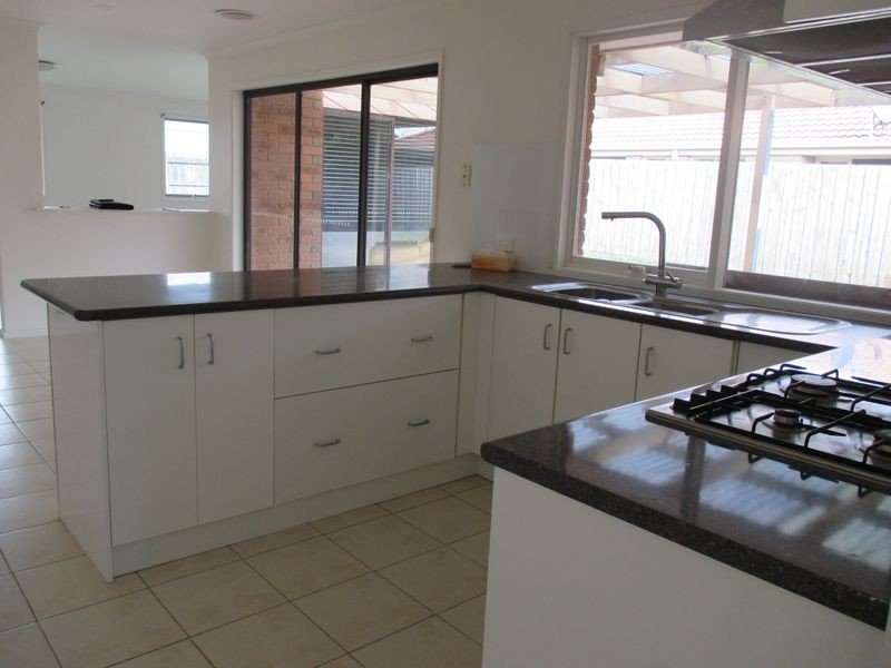 4 Rebecca Court, Cranbourne North VIC 3977