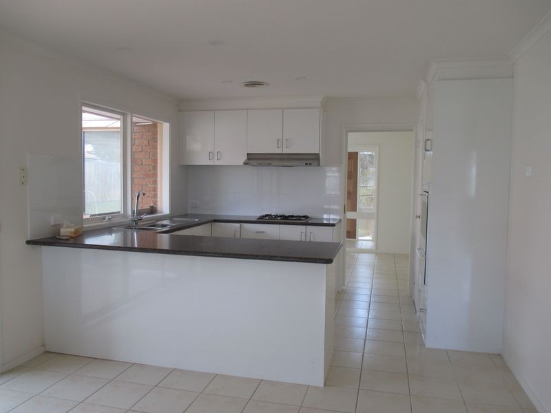 4 Rebecca Court, Cranbourne North VIC 3977