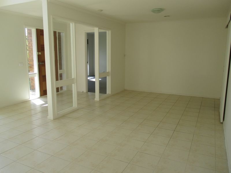 4 Rebecca Court, Cranbourne North VIC 3977