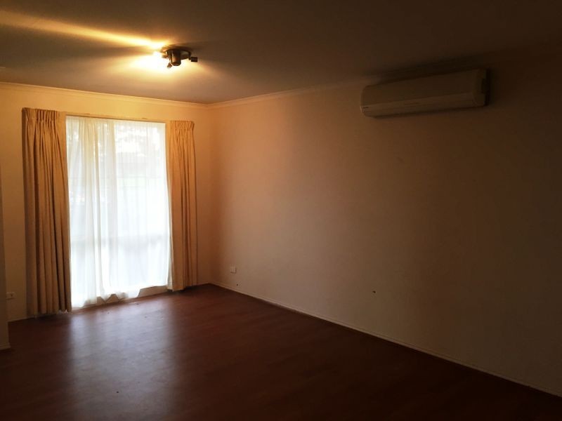 12 Elanora Way, Hampton Park VIC 3976