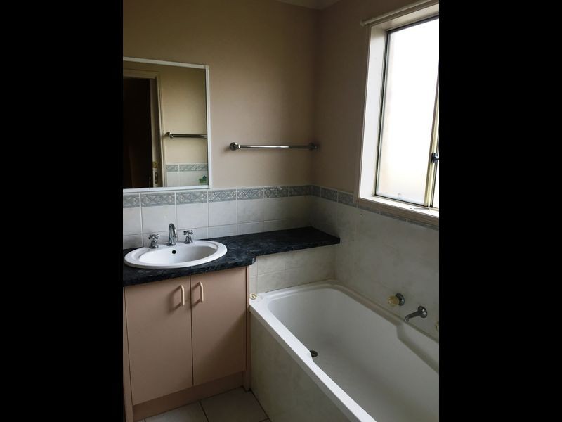 12 Elanora Way, Hampton Park VIC 3976