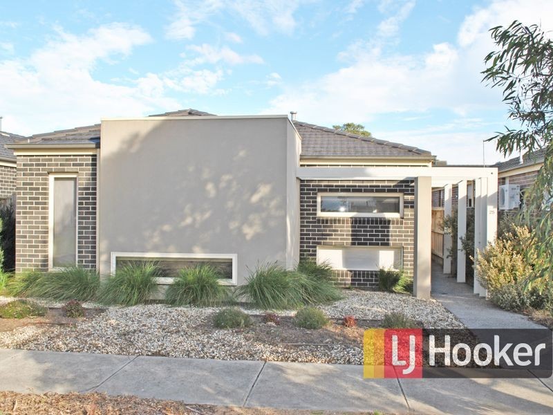 25 Sierra Walk, Cranbourne North VIC 3977