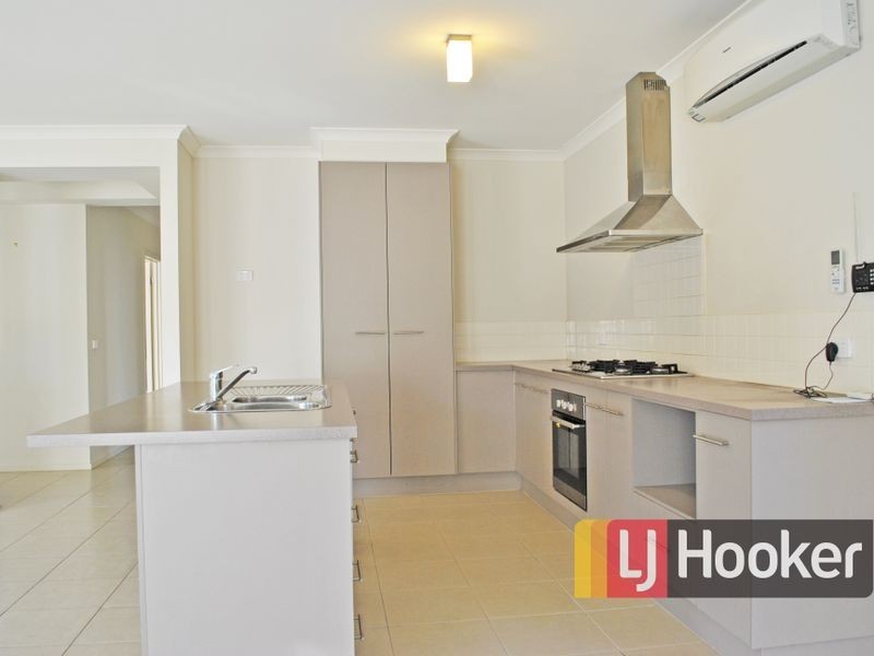 25 Sierra Walk, Cranbourne North VIC 3977