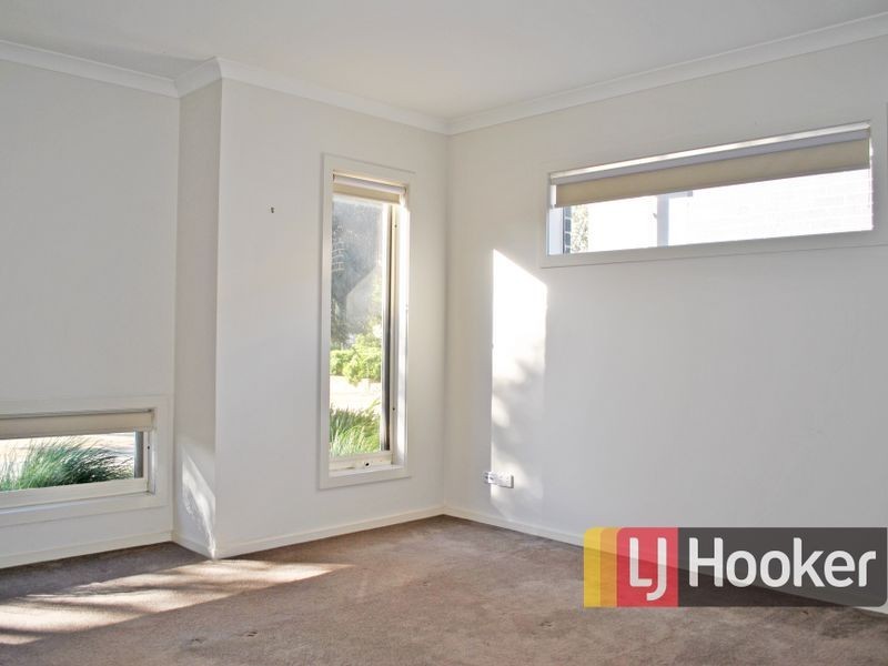 25 Sierra Walk, Cranbourne North VIC 3977