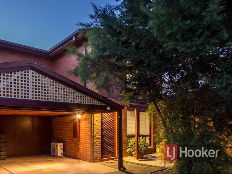 4 Warren Close, Narre Warren VIC 3805