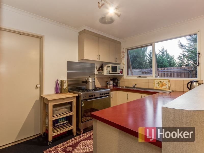4 Warren Close, Narre Warren VIC 3805