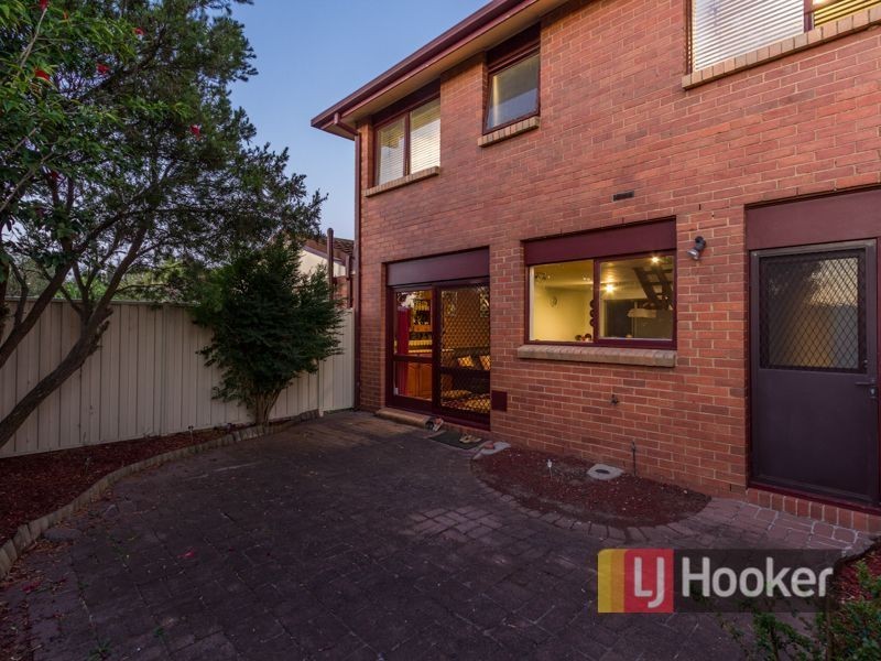 4 Warren Close, Narre Warren VIC 3805