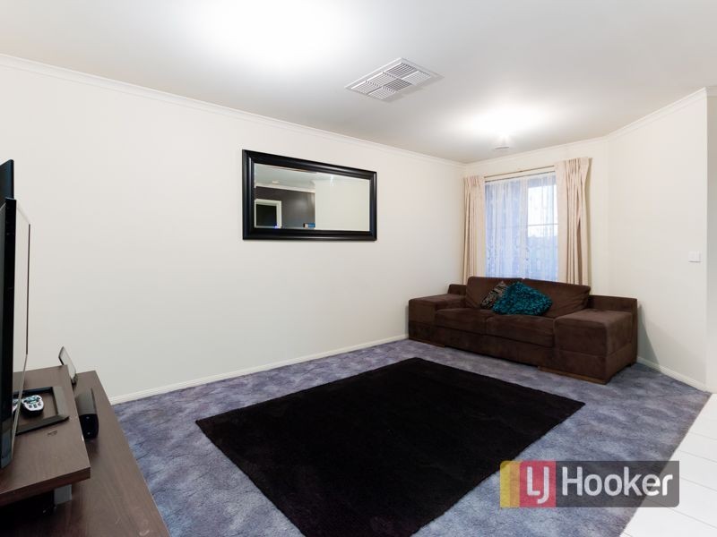 17 Terri-Ester Drive, Berwick VIC 3806