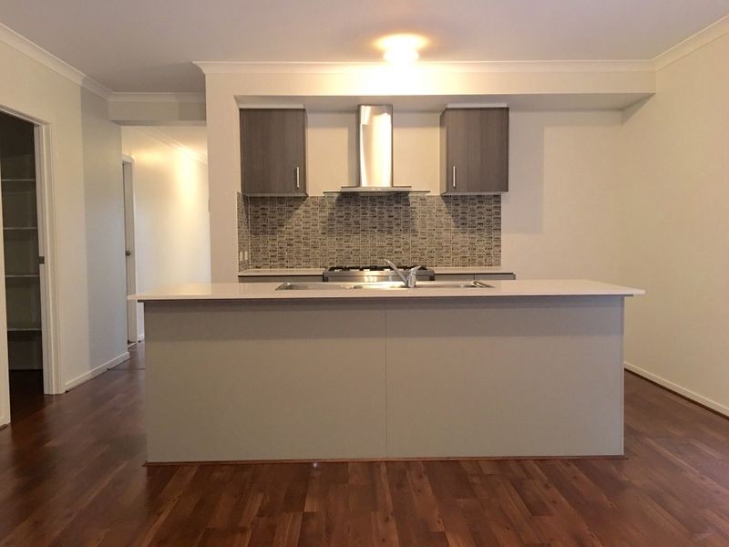 28 Burchill Avenue, Cranbourne East VIC 3977