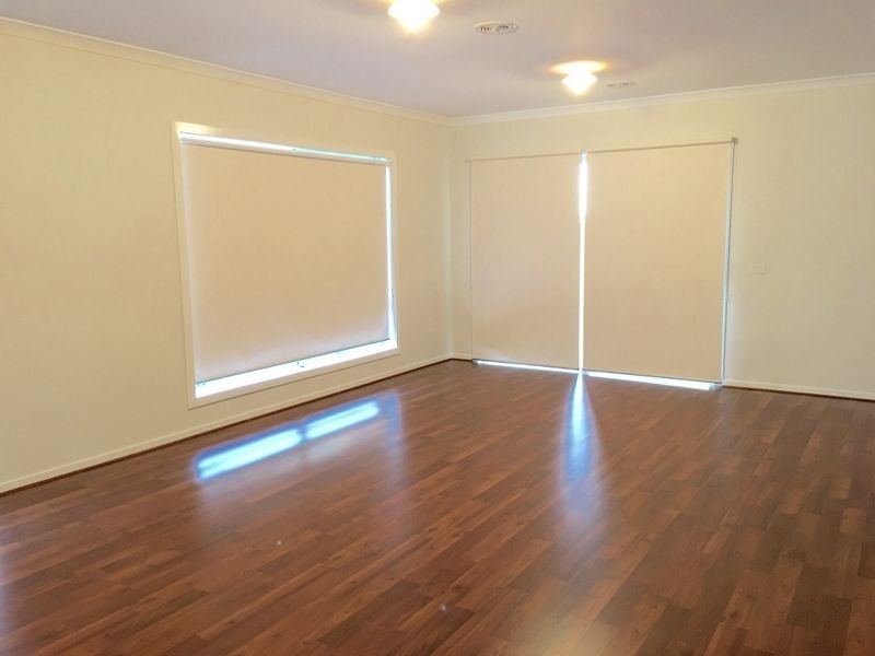 28 Burchill Avenue, Cranbourne East VIC 3977