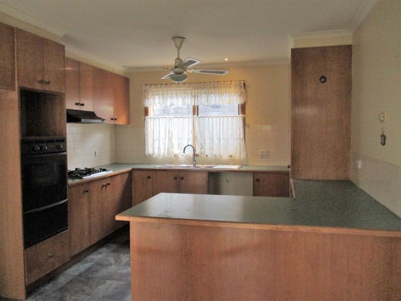 11 Brady Close, Lynbrook VIC 3975