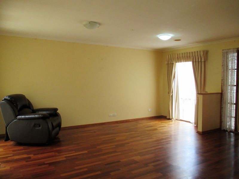 11 Brady Close, Lynbrook VIC 3975