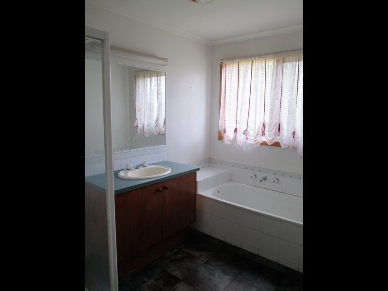 11 Brady Close, Lynbrook VIC 3975