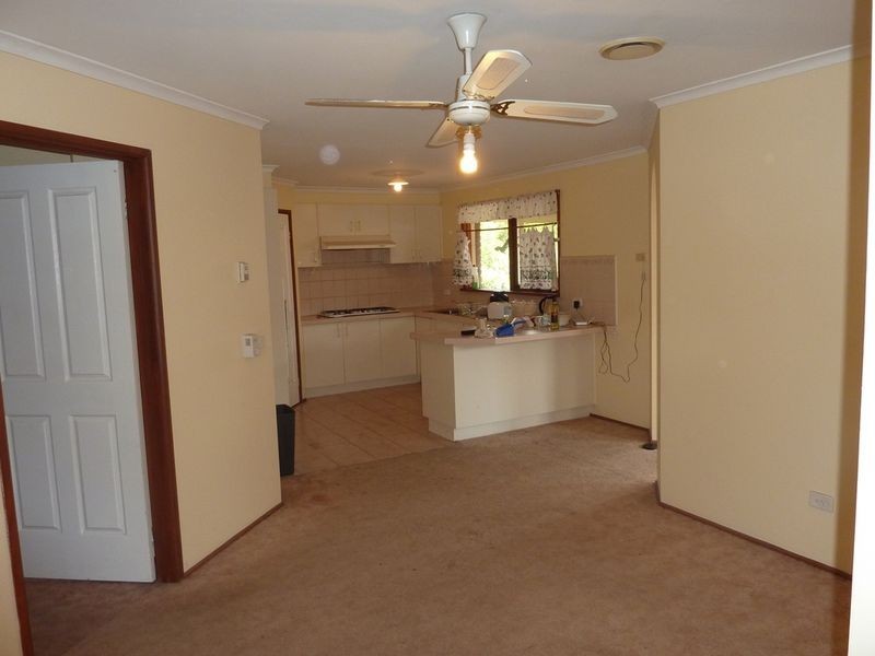 8 Lauren Drive, Hampton Park VIC 3976